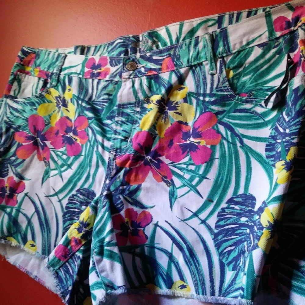 Old Navy floral Daisy Dukes old Navy floral Daisy